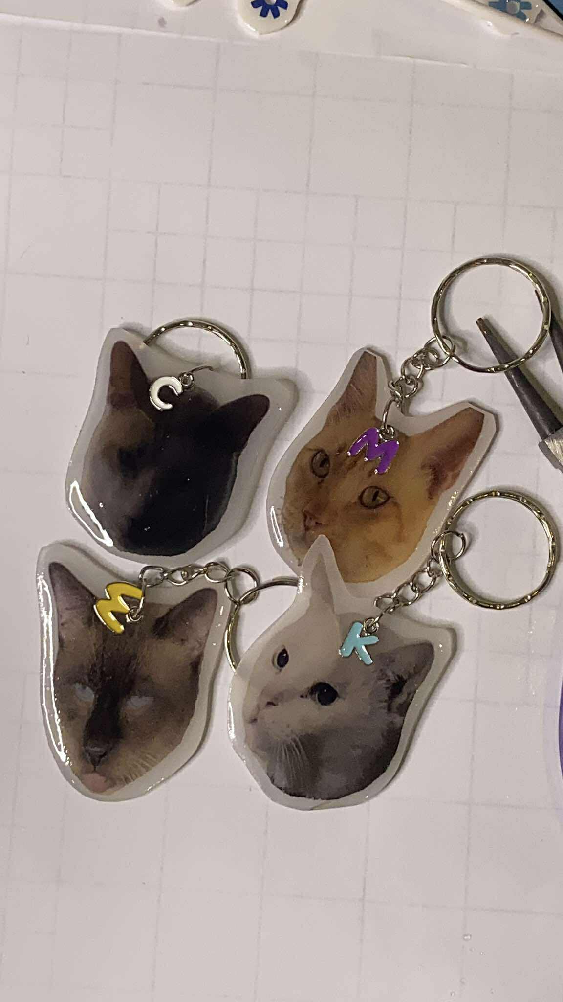 Pawtrait Keychain for Hoomans 🐶 SEND US A MESSAGE FIRST BEFORE PLACING YOUR ORDER - facebook.com/artsandwords.studio